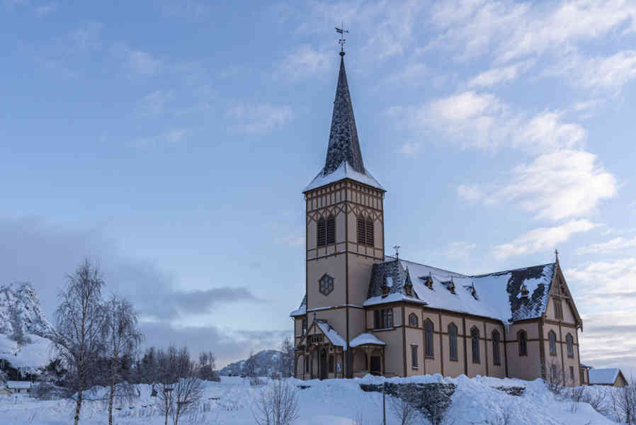 Noruega - islas Lofoten 049 - Kabelgâg - iglesia de Vâgan.jpg